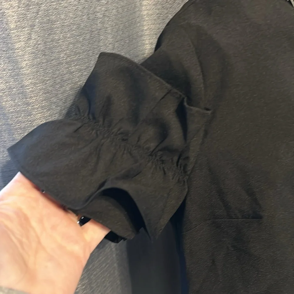 Banana Republic short sleeve blouse - Picture 2 of 6